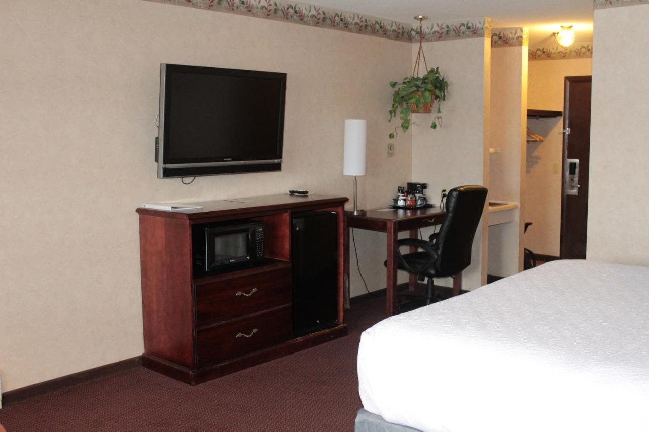 Shiretown Inn & Suites Houlton Exteriör bild