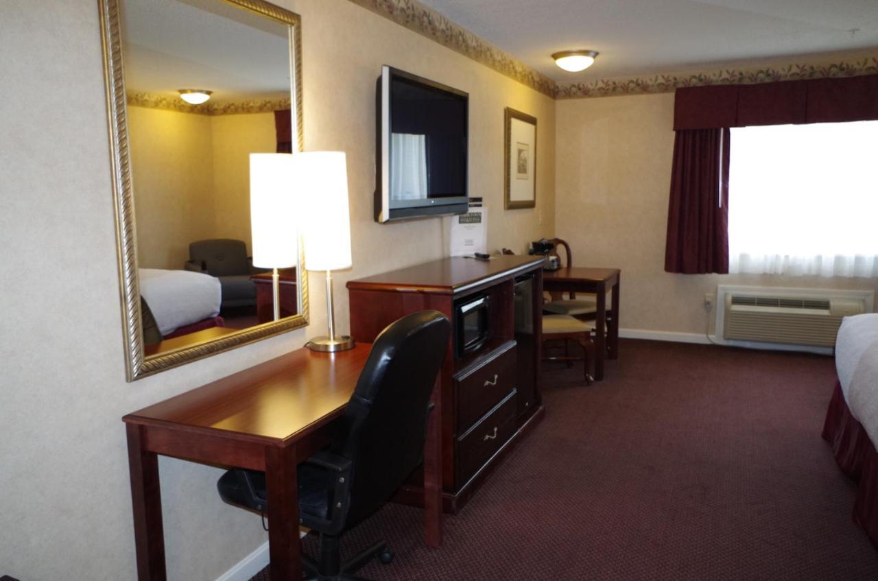 Shiretown Inn & Suites Houlton Exteriör bild